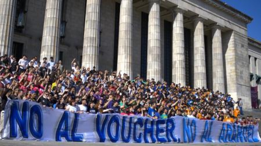 Federación universitaria llamó a votar por Massa e hizo banderazo para defender la educación pública