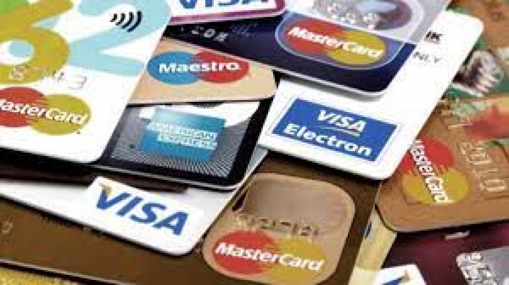 Supermercados y turismo, los rubros que más crecieron en transacciones con tarjetas de crédito