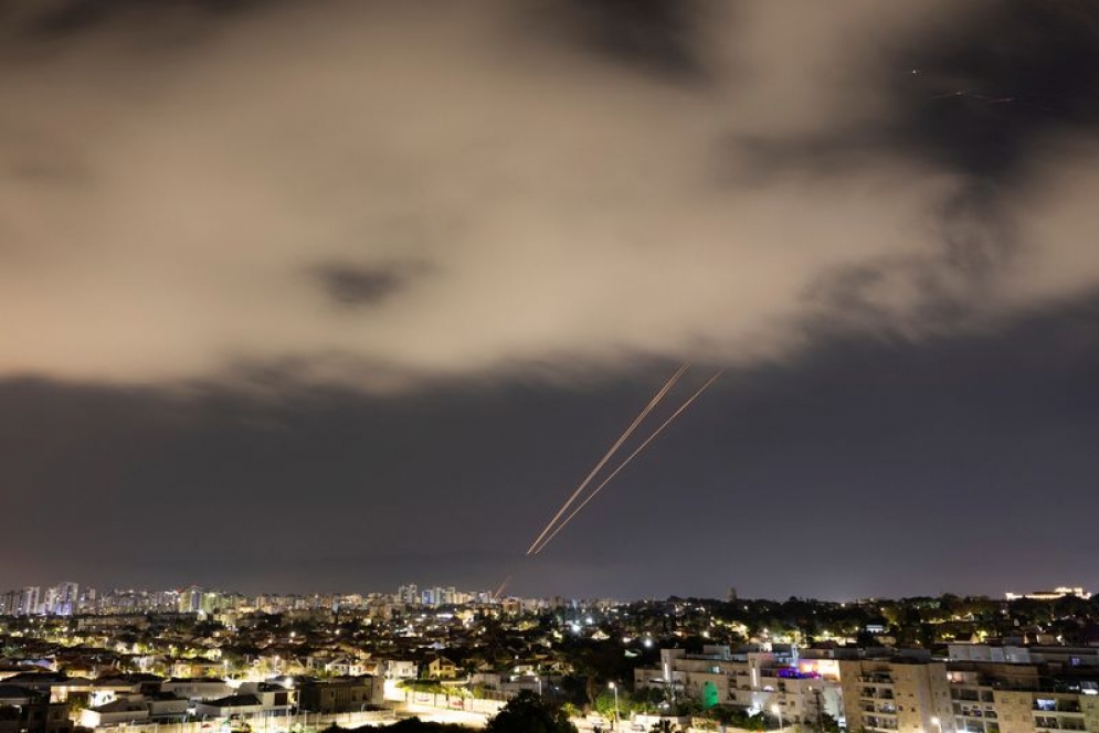 Israel promete una victoria e Irán advierte contra represalias después del ataque