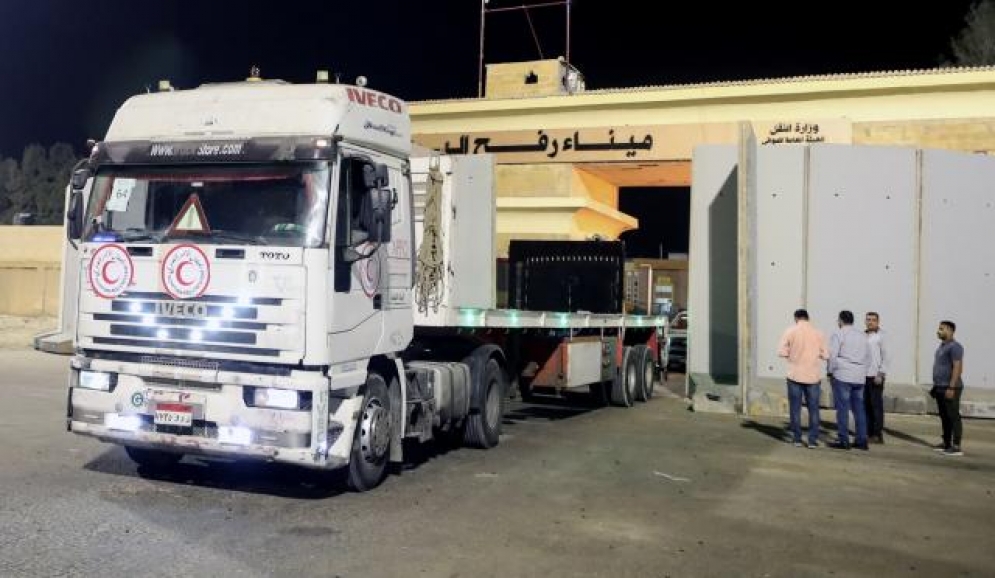 Un camión de combustible entra en Gaza desde Egipto, el primero desde el inicio de la guerra