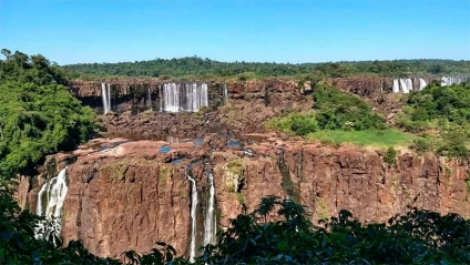 Las Cataratas del Iguazú casi sin agua y piedras al descubierto