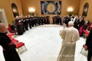 El Papa llamó a "desmasculinizar" la Iglesia y pidió más presencia femenina