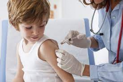 Se aplican las primeras dosis de la vacuna pediátrica contra la COVID-19