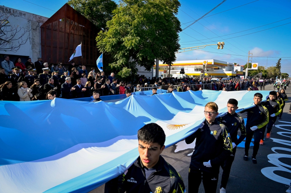 Orgullo y patriotismo en las calles de la provincia con el desfile