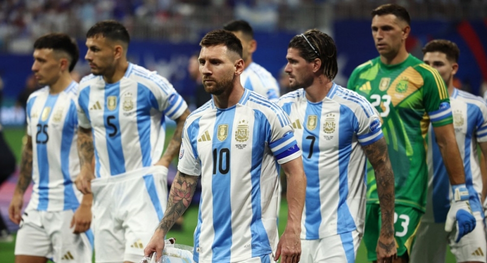 Argentina selló su pase a cuartos de final tras vencer a Chile