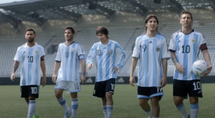 La creativa publicidad que reúne las cinco versiones mundialistas de Messi con la Selección