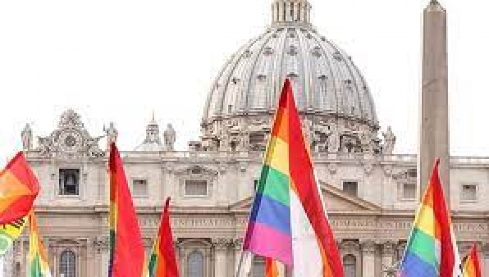 El Vaticano autorizó la bendición de parejas del mismo sexo sin equipararla al matrimonio