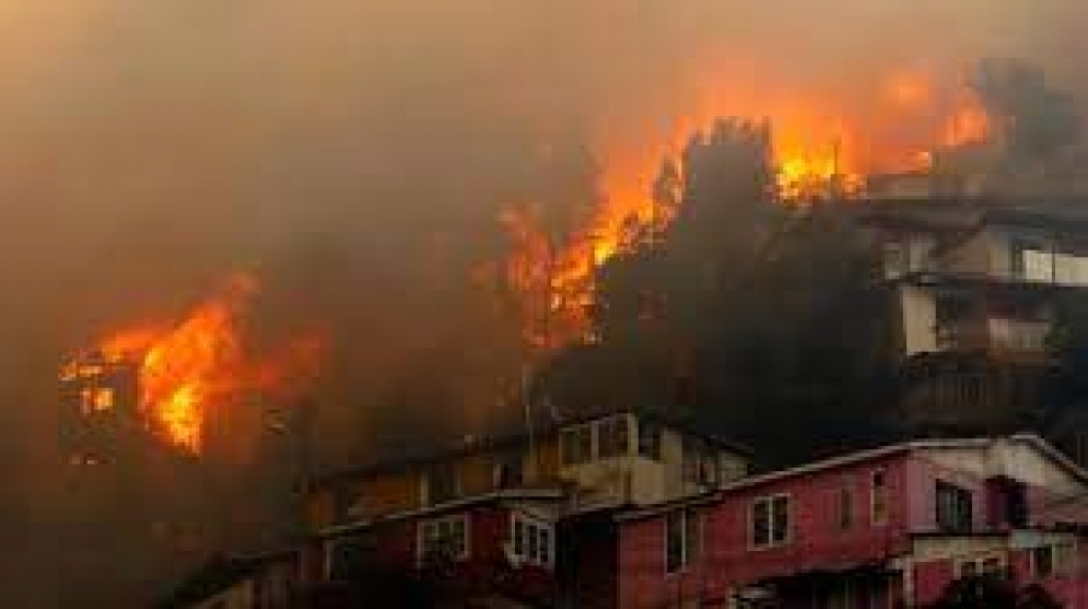 Siguen activos 165 focos de incendio en Chile y ya se consumieron 26.000 hectareas