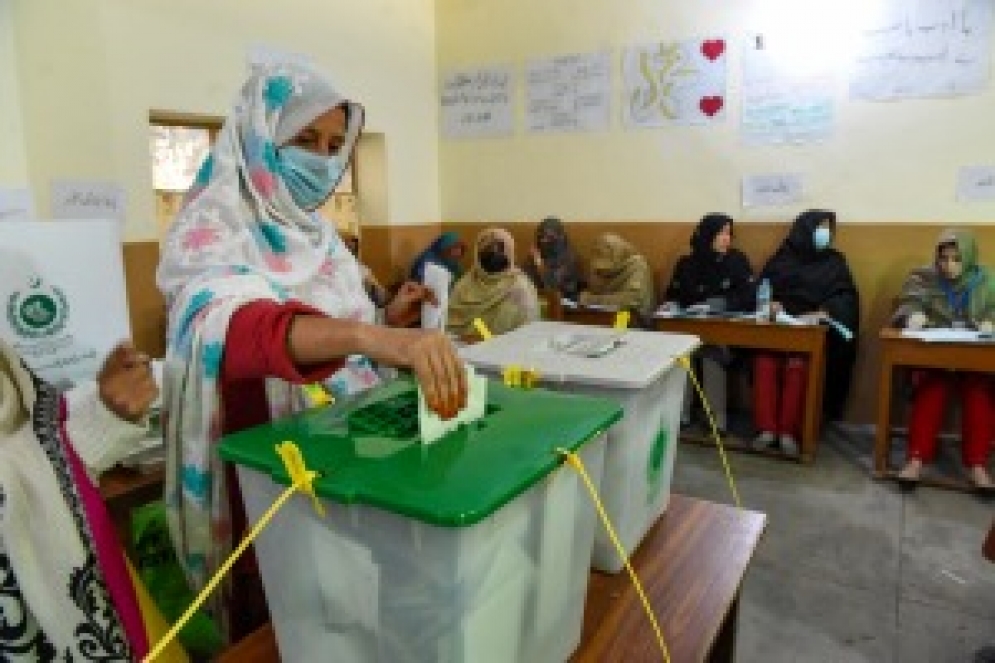 Pakistán cierra jornada de elecciones marcada por la violencia y sospechas de fraude