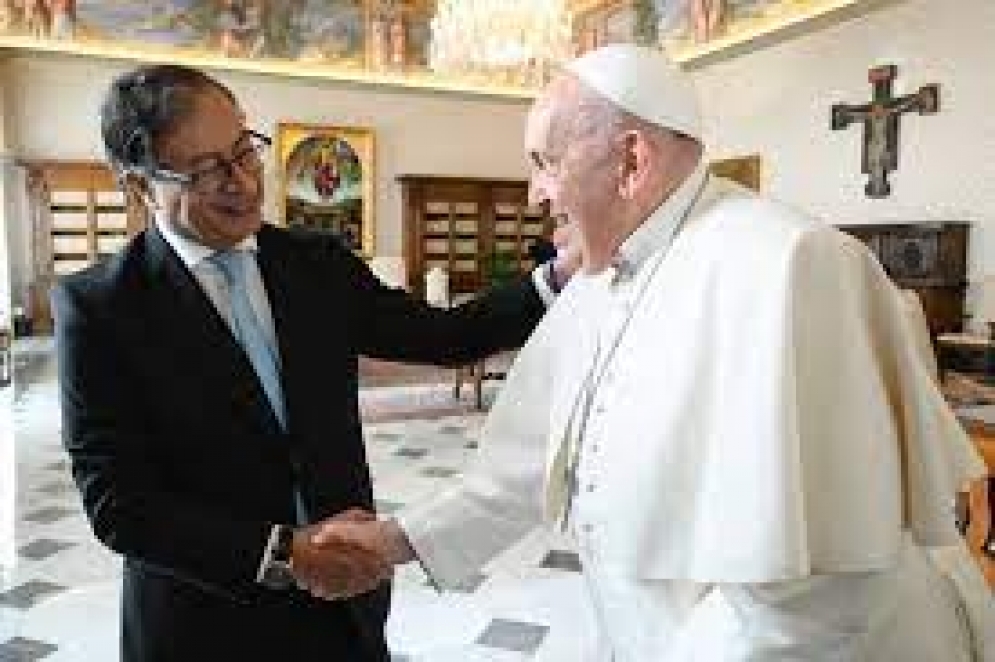 Petro le propuso al Papa hacer &quot;una ronda&quot; de negociaciones con la guerrilla ELN en el Vaticano