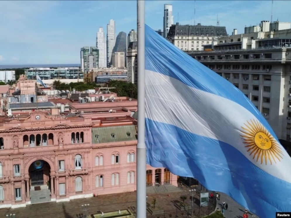 Reflejos del Balotaje: Voces de Líderes Políticos en Argentina