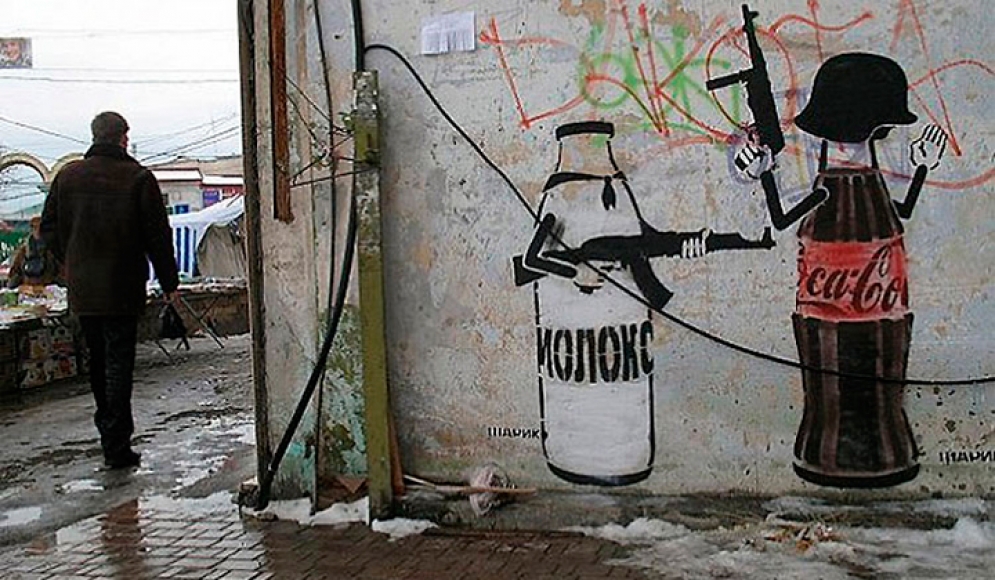 UCRANIA: Bansky realizó un grafiti en un edificio destruido