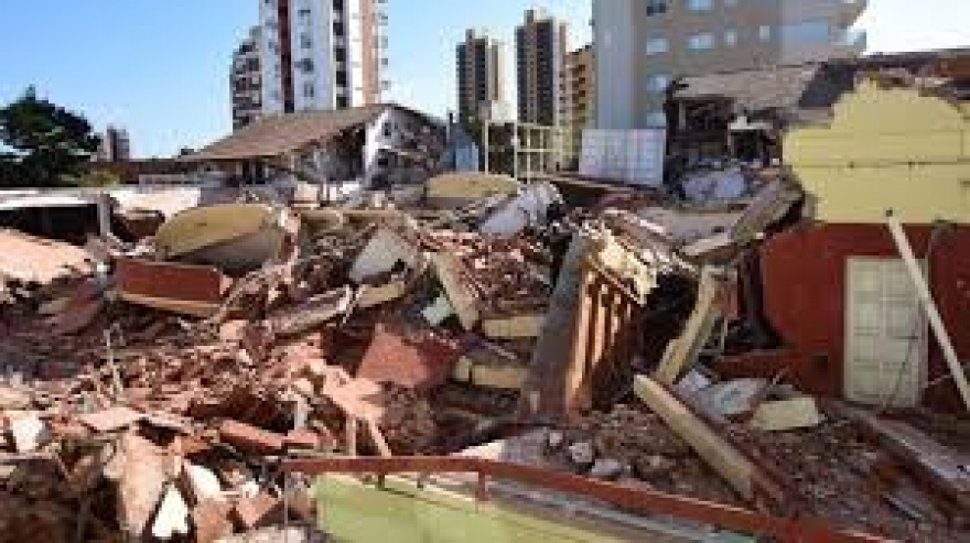 Derrumbe fatal en un hotel de Villa Gesell: hallan muerto a un jubilado