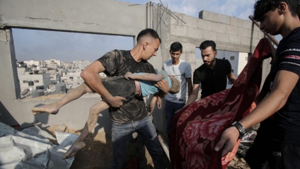 Israel vuelve a bombardear campamento de refugiados palestinos y hay "decenas" de muertos