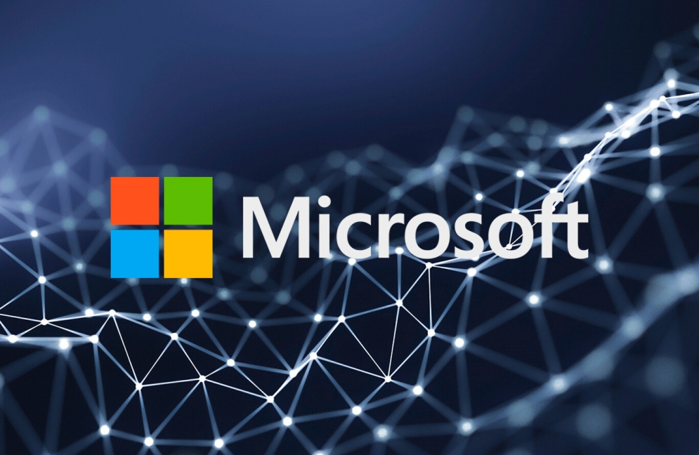La falla informática de Microsoft que provocó un colapso mundial y la caída de sus acciones