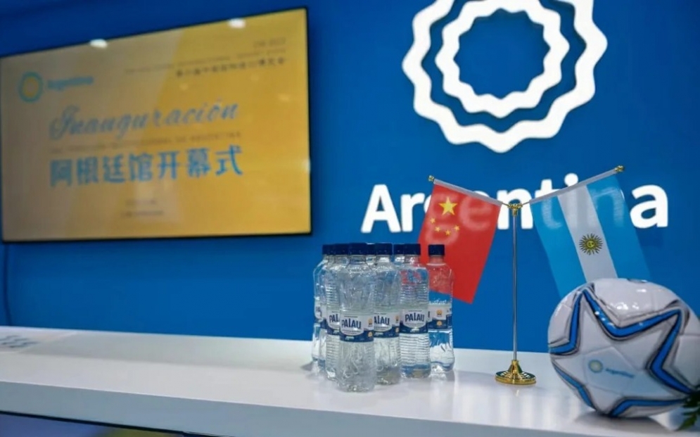 Presentan en Shanghái la primer agua mineral argentina que se comercializará en China