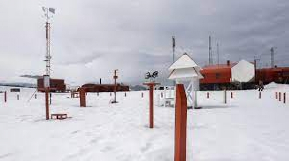 Instalan una nueva estación sismográfica en la base antártica argentina Petrel