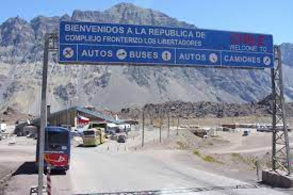 Buscan agilizar controles de vehículos particulares en pasos fronterizos con Chile