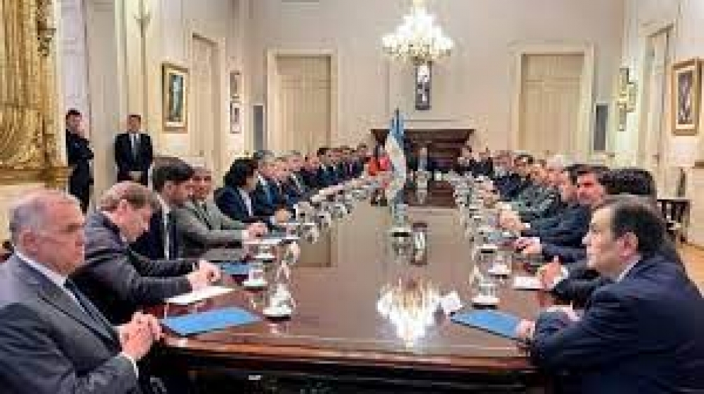 Reunión de Presidente Milei con Gobernadores: llamado a colaboración y control del déficit fiscal